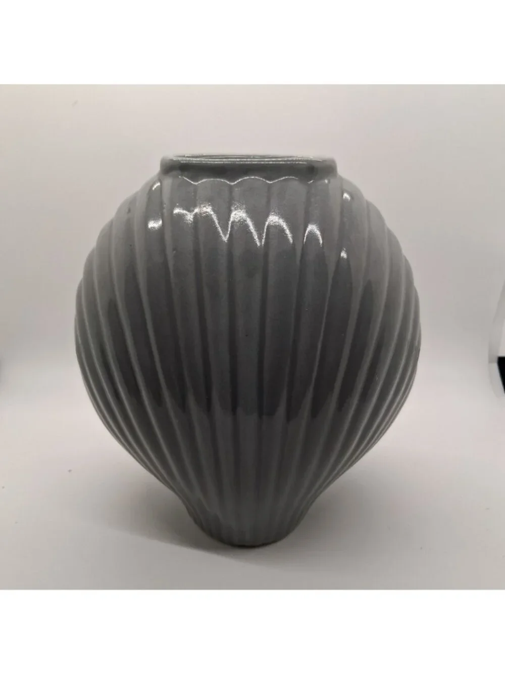 Vintage Art Deco Hollywood Regency Ridged Seashell Gray Ceramic Vase